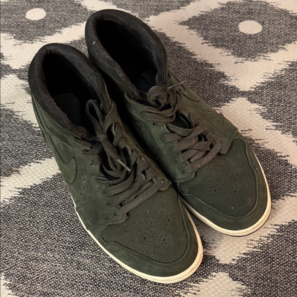 Nike Olive Green Men's Sneakers